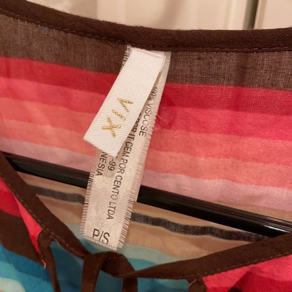 Bright and Colorful Coverup - Picture 4 of 4